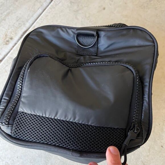 Official Peloton Gym Bag with Boxing Finger Gloves -- NEW - Picture 5 of 7